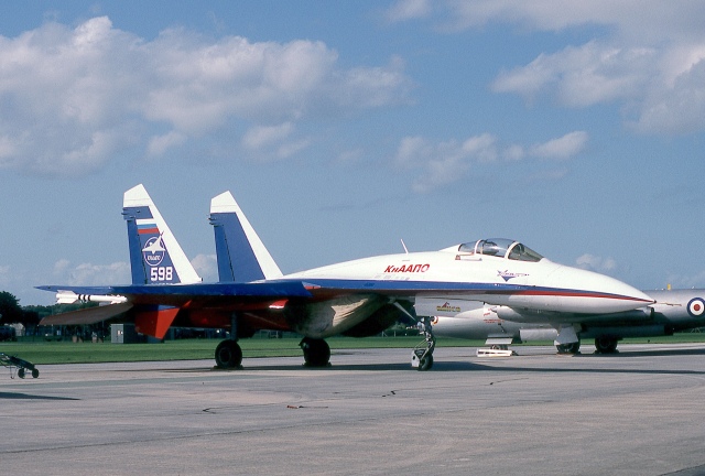 スホーイ Su-27 航空フォト(飛行機 写真・画像) | FlyTeam(フライチーム)