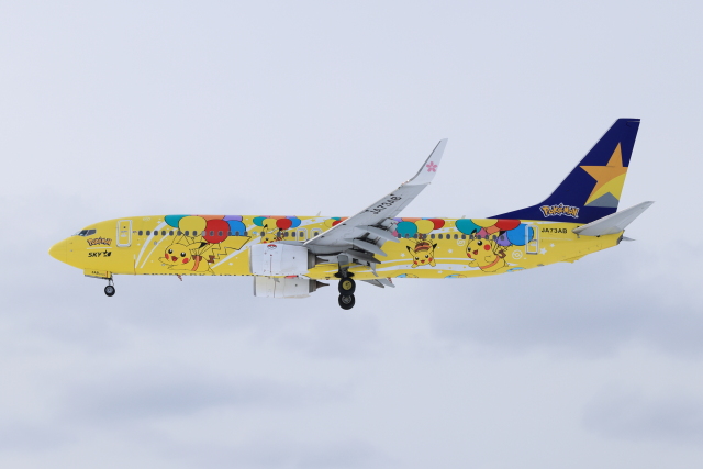 ピカチュウジェットBC 1号機」特別塗装機 スカイマーク (737-800