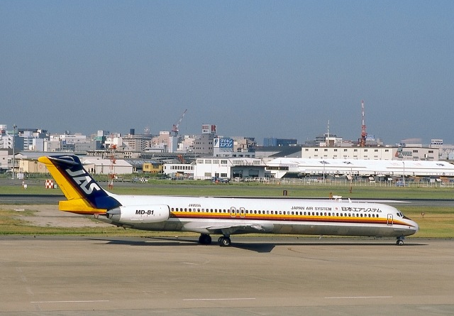 マクドネル・ダグラス MD-81 (DC-9-81) 製造番号:53301/2082 徹底