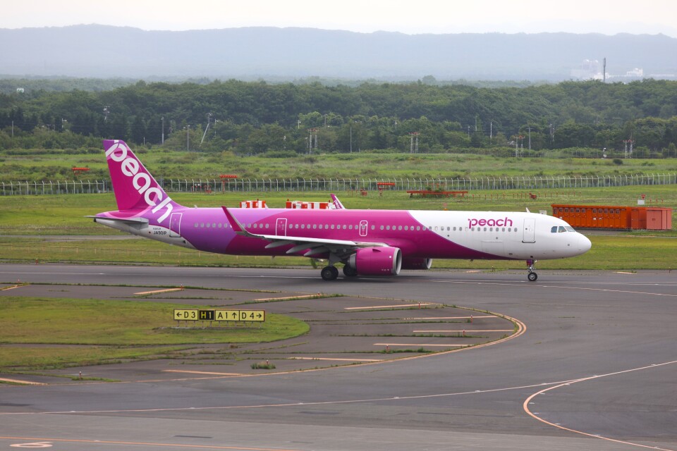 ピーチ Airbus A321neo JA901P 新千歳空港 航空フォト | by 不揃いさん