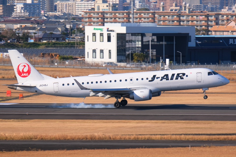 ジェイエア Embraer 190 JA248J 宮崎空港 航空フォト | by Ritla*さん
