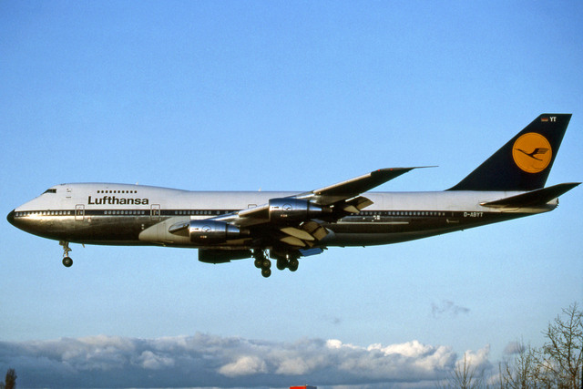 60周年レトロ」特別塗装機 ルフトハンザドイツ航空 (747-8 | D-ABYT