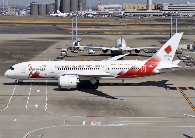 東京2020オリンピック聖火特別輸送機 TOKYO 2020号」特別塗装機 日本