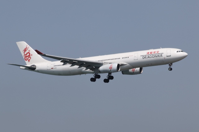 機体記号 : B-HLB (キャセイドラゴン) 香港国際空港 航空フォト(飛行機