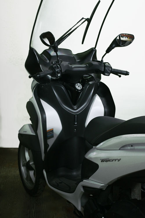 レッグバイザー for トリシティ125・155 | 株式会社ゾロワークス