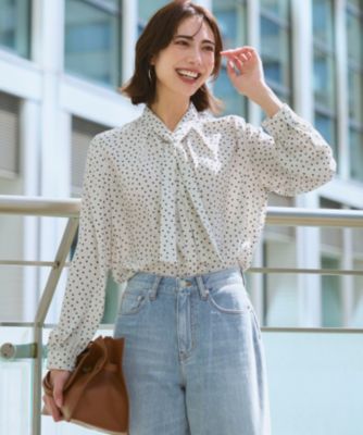 23区 L(ニジュウサンク エル)のランダムドットプリント タックブラウス