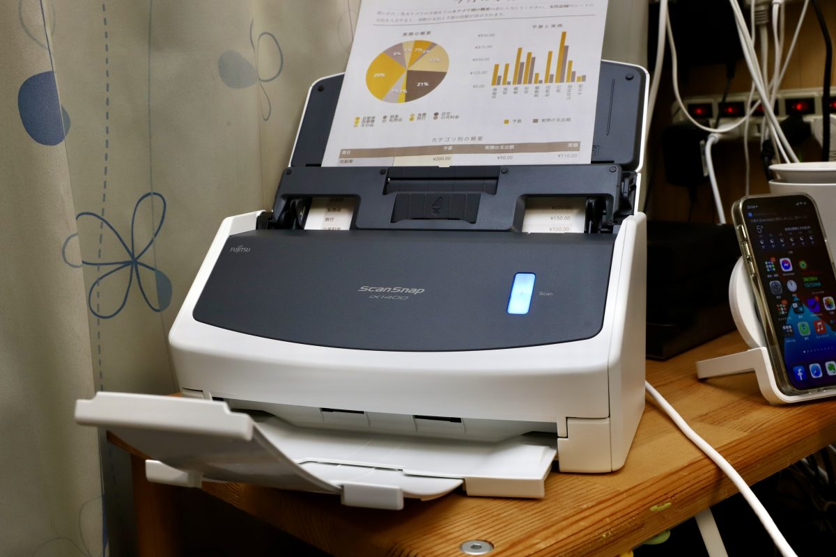 ScanSnapにシンプルな新型iX1400登場。ケーブル1本で接続、ワンボタン