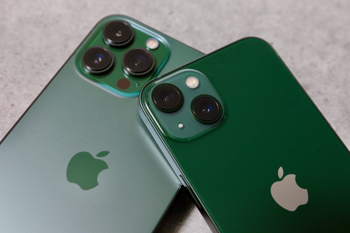 iPhone 13のグリーンと13 Proのアルパイングリーンはどんな色か