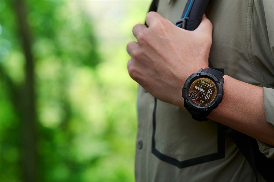 縦走登山でも使い続けられる！ 文字盤が大きくなった「Instinct 2X