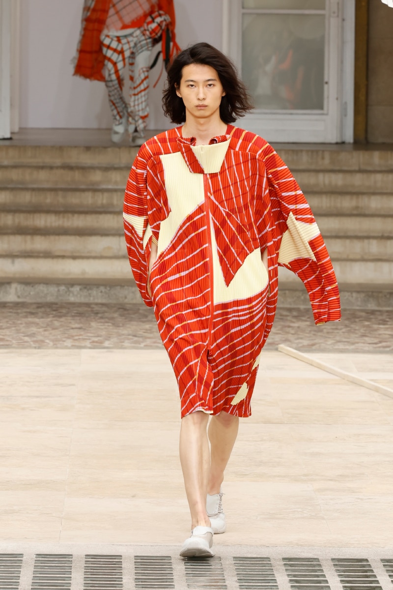 HOMME PLISSÉ ISSEY MIYAKE Spring/Summer 2025 - Fucking Young!