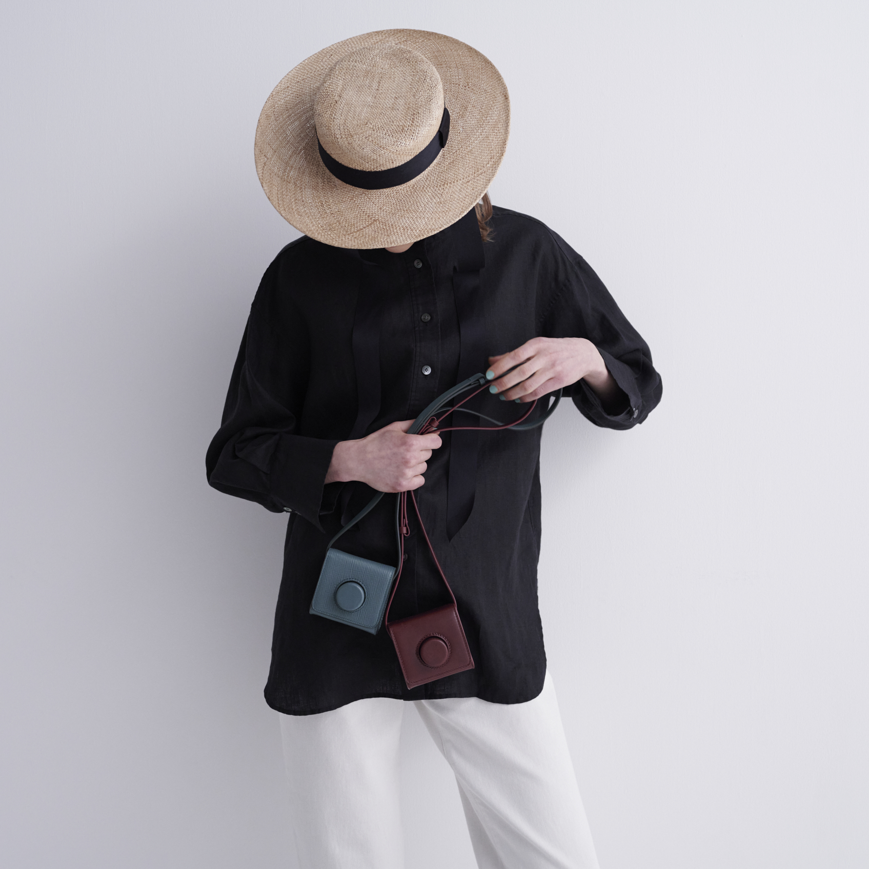 大人の2個持ちにおすすめな《ルメール》のクロスボディミニバッグ