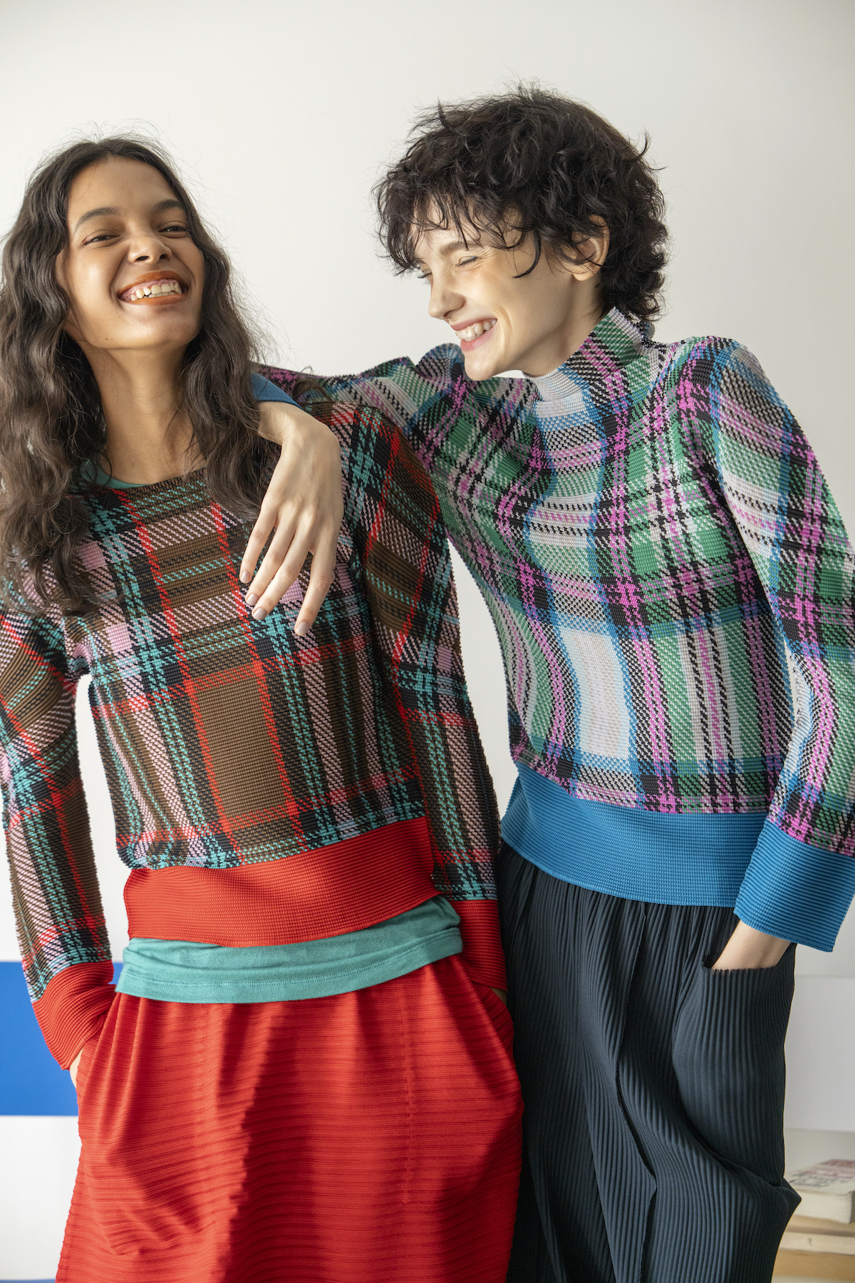 ミー イッセイ ミヤケ》のストレッチプリーツで秋ファッションを満喫