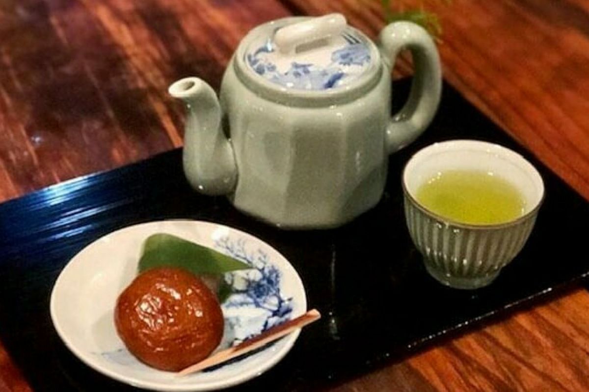 笹青磁見込山水 しのぎ仙茶碗揃 | 有田焼 深川製磁｜公式オンラインストア