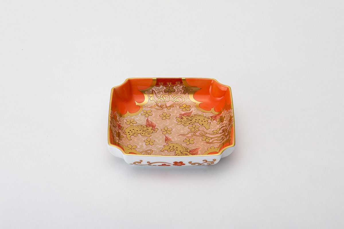 紅白梅扇面紋 陽刻盛鉢 | 有田焼 深川製磁｜公式オンラインストア