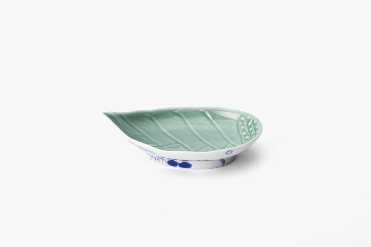 染付菊絵 魚型皿 | 有田焼 深川製磁｜公式オンラインストア