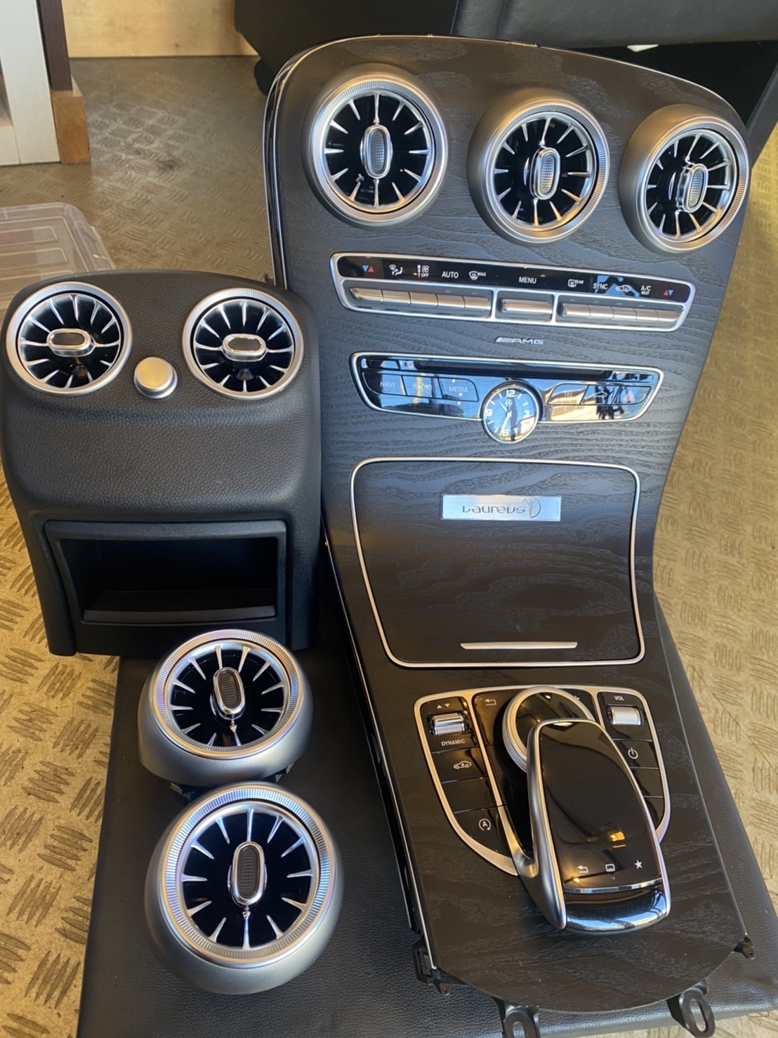 メルセデス・ベンツ Cクラス W205 アンビエント連動エアコン吹出し口