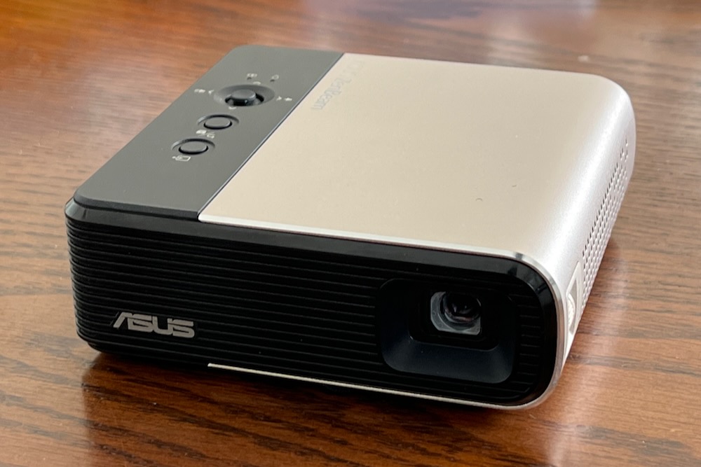 縦動画再生が楽しいプロジェクター・ASUS ZenBeam E2レビュー・SNSの