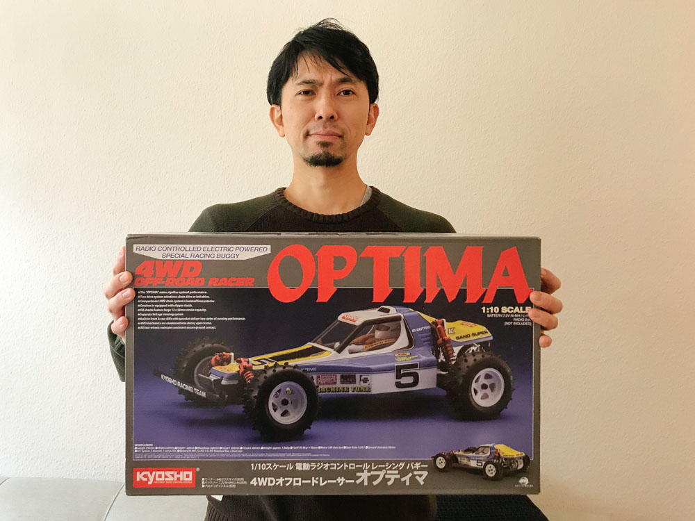 伝説のラジコンバギー、「京商 オプティマ」を運命的な経緯で開発者の