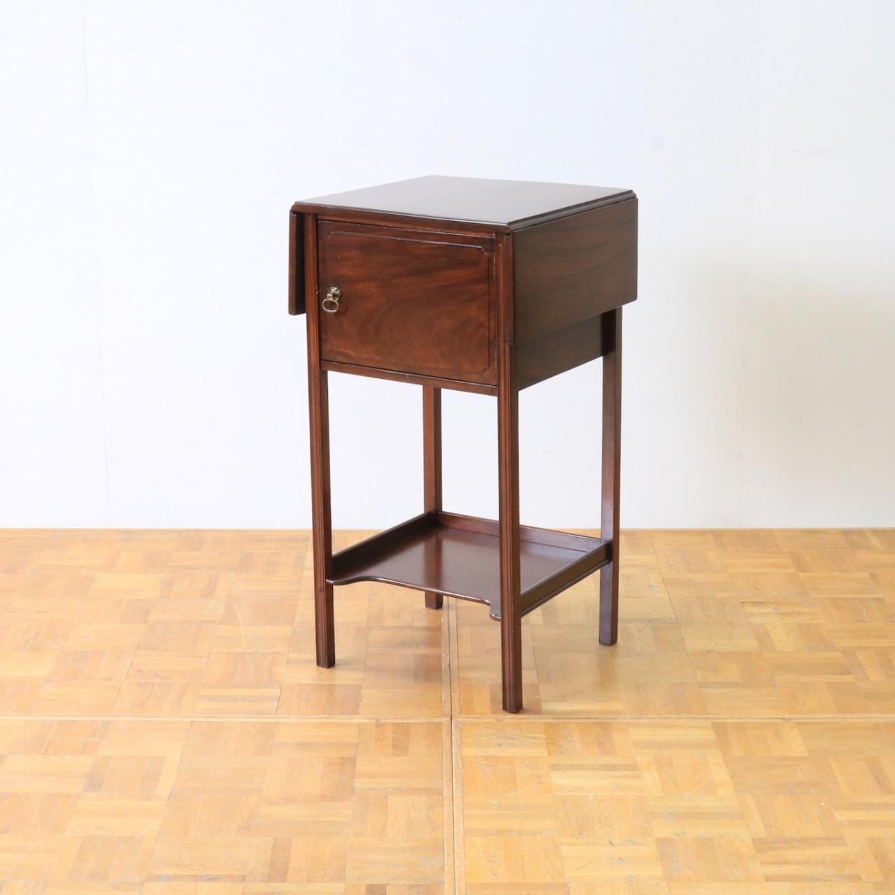 ベッドサイドテーブル | アンティークショップ ジェオグラフィカ ｜E