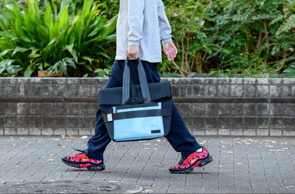 約72%の再生材料を使用！ 「フライターグ」の新作トートバッグは容量と