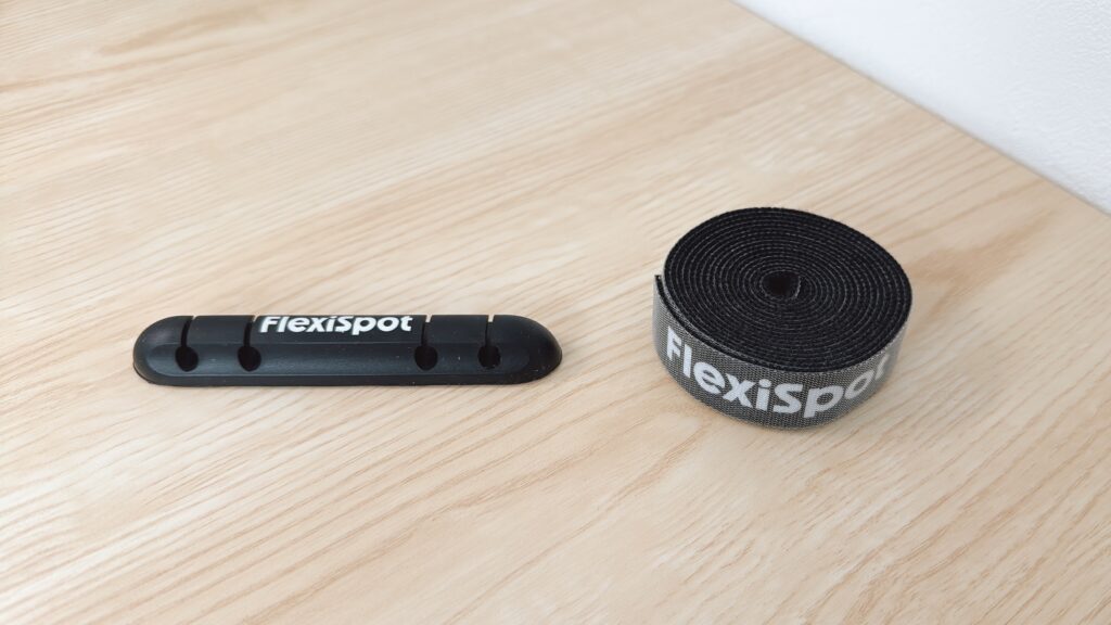 FlexiSpot E7Hをレビュー！配線スリット付き天板CR1407を合わせたら