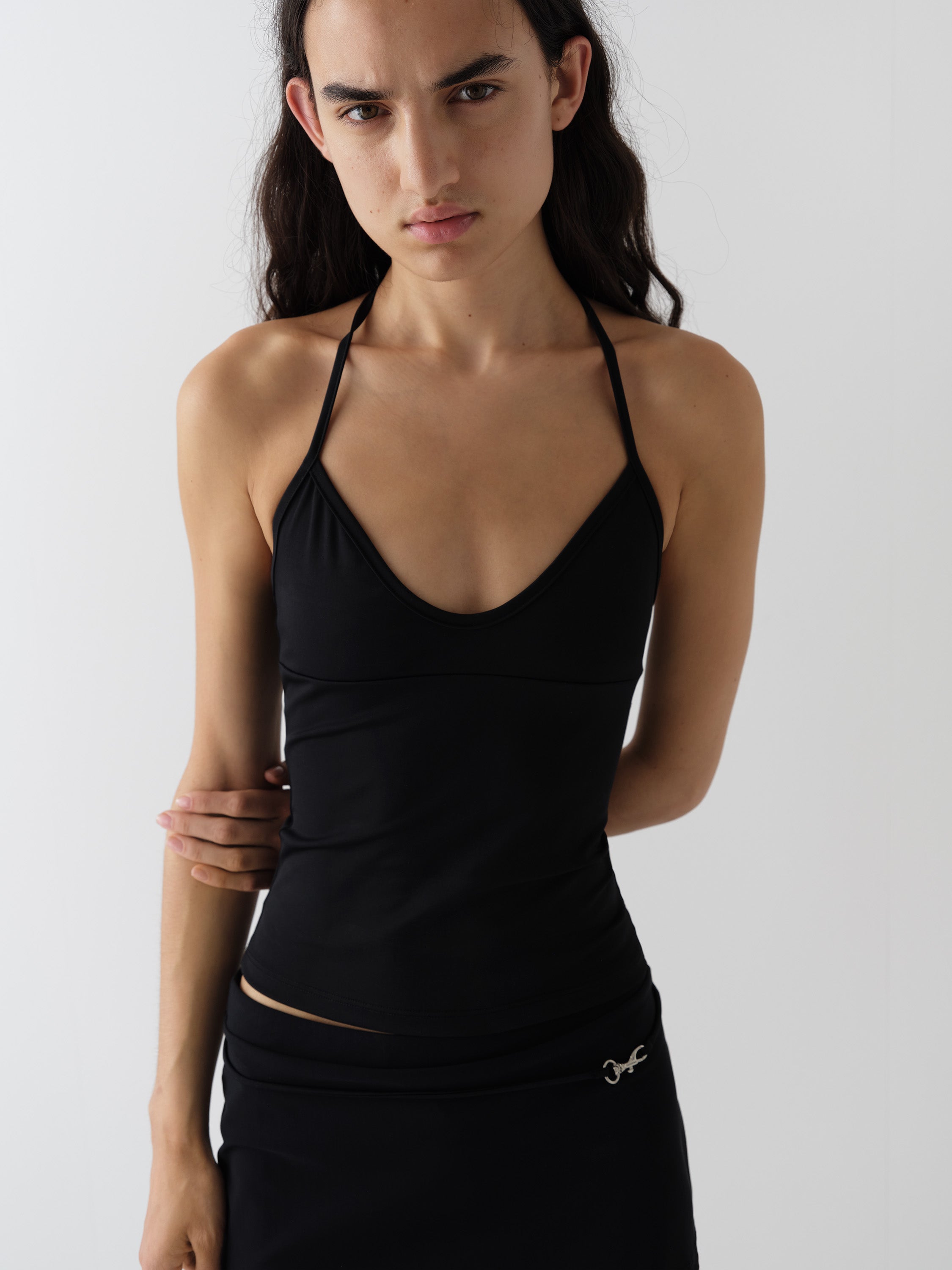 Women's black fitted halter top with deep U neckline – Gimaguas