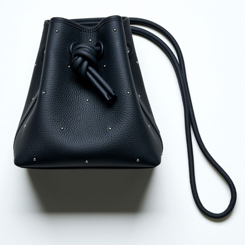 高揚感は黒の中で【VASIC】のホリデーコレクション | GISELe(ジゼル)