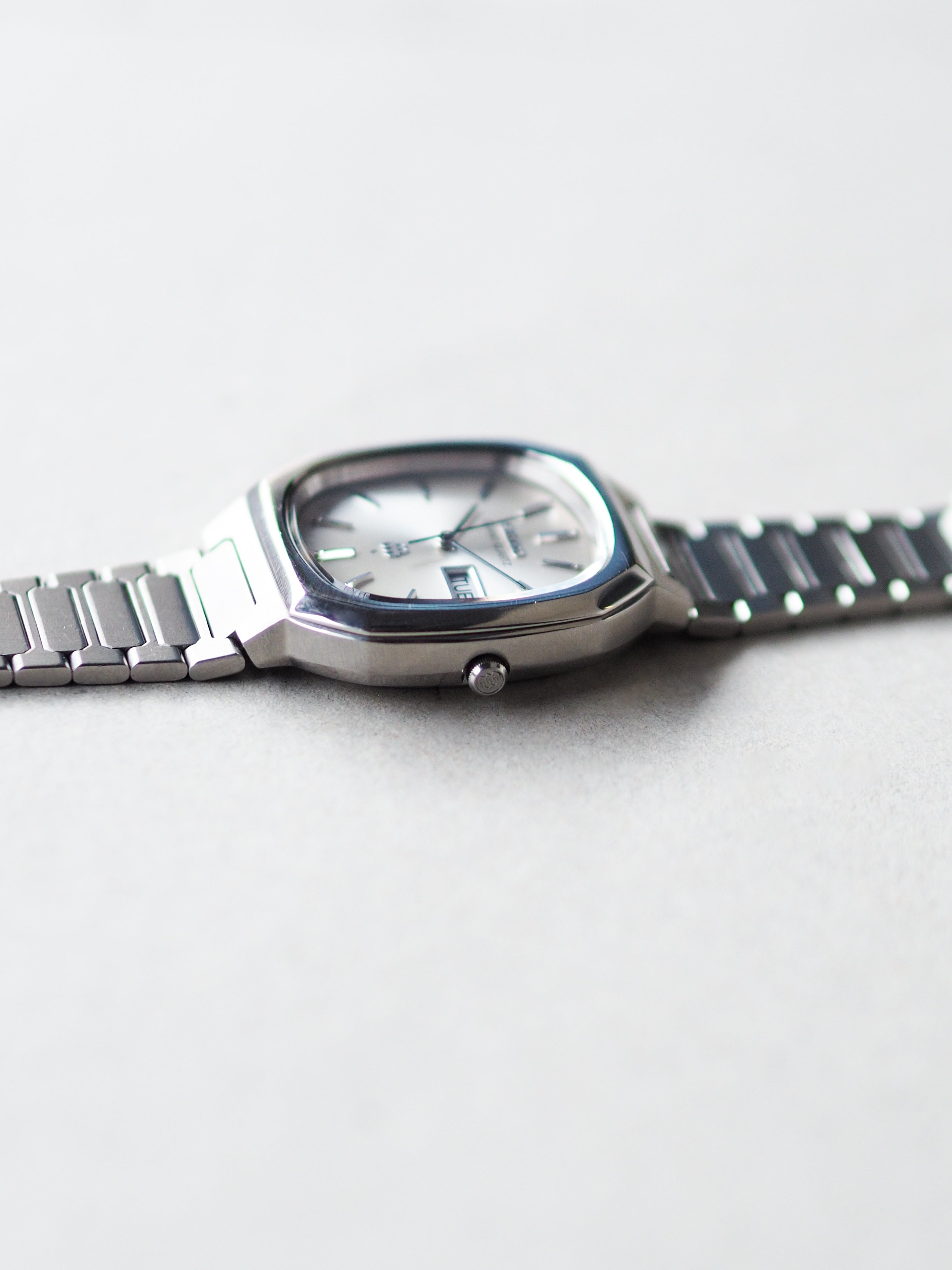 Seiko Grand Quartz 9943-5020 Twin Quartz TV Shape Silver Sunburst Dial