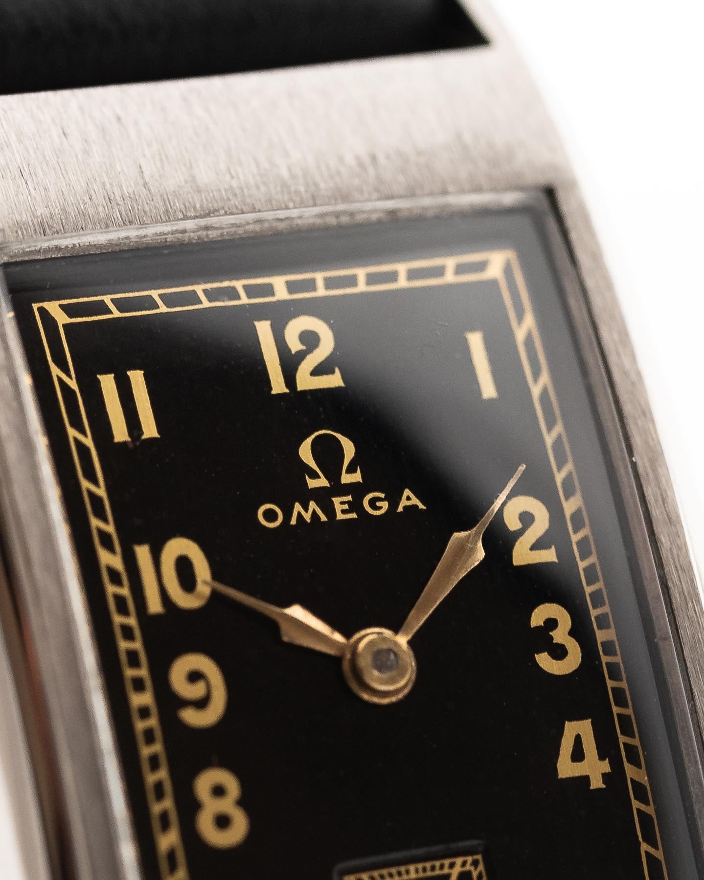 Omega Rectangular Art Deco Gilt Curvex 1943 – GOLDAMMER