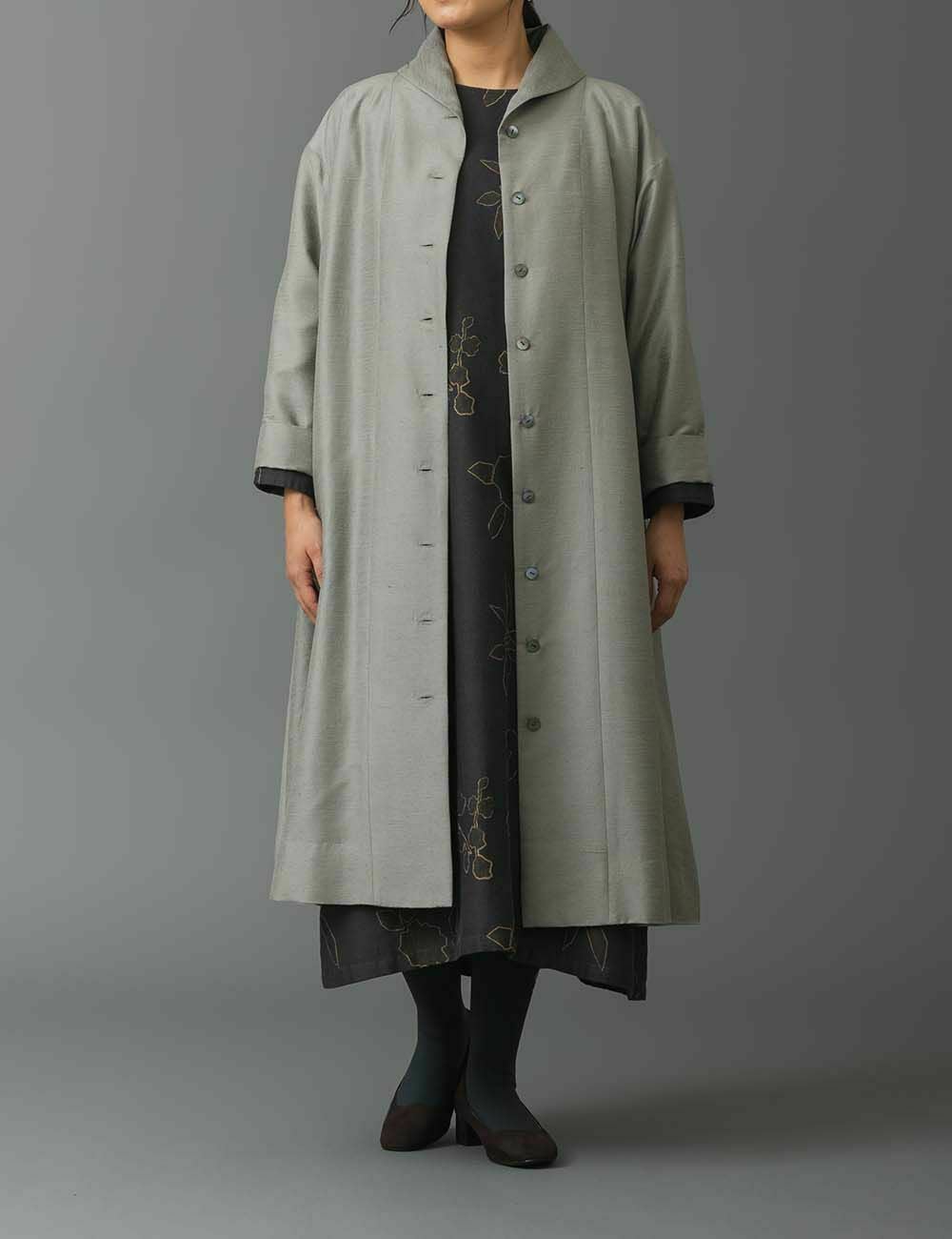 シルク紬麻炭染めコート月下美人（げっかびじん） | 石見銀山 群言堂