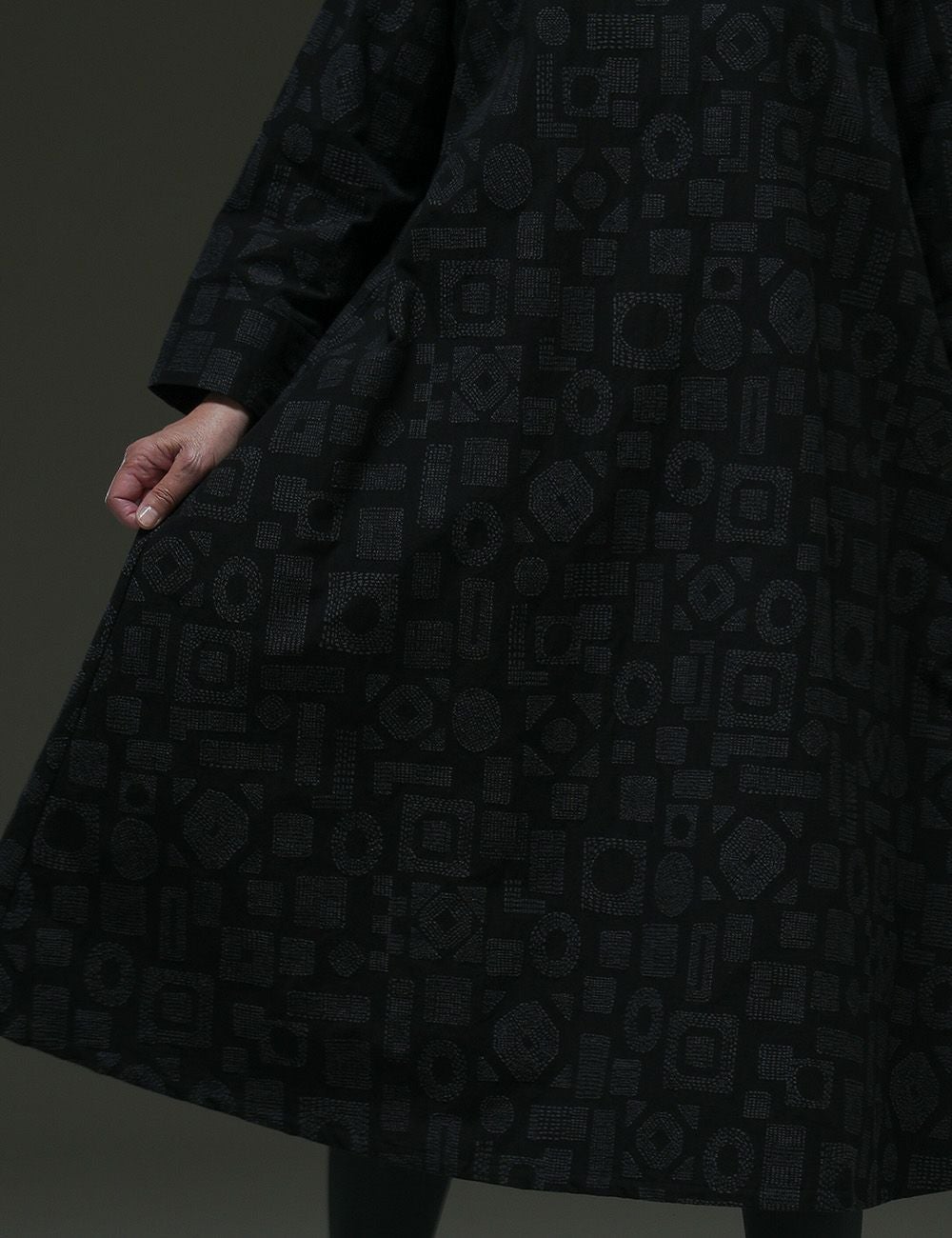 幾何学ステッチジャガードワンピース沢鵯（さわひよどり） | 石見銀山