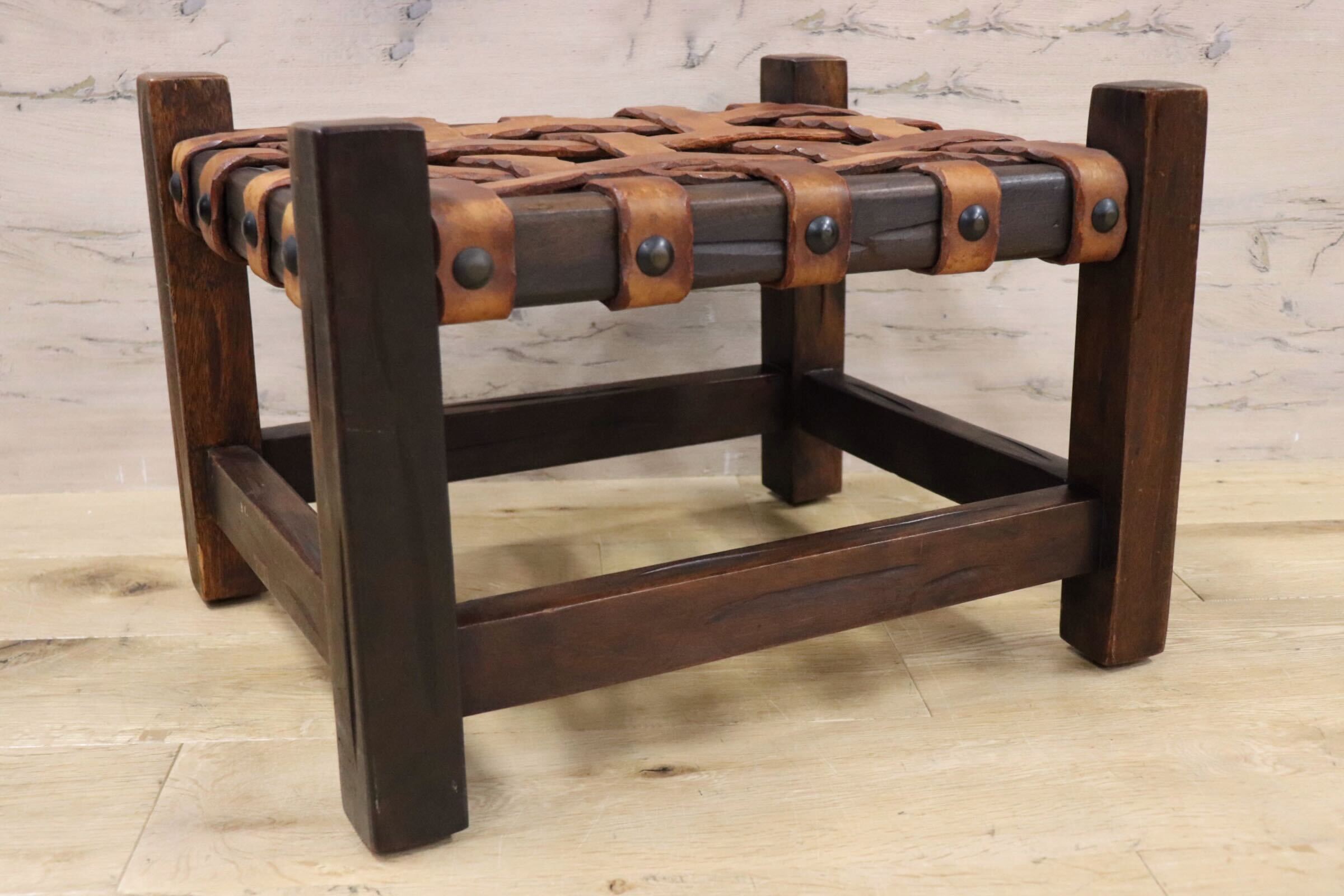 GMGN60○スペイン製 カスティリアンスタイル レザースツール 椅子 花台