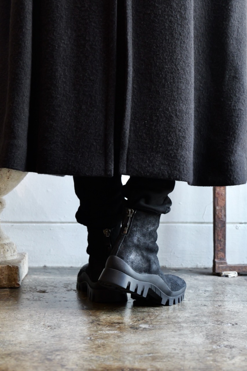 11V-71057. HORSE LEATHER DUAL ZIP SHORT DZ-1 VB-1 RUBBER SOLES