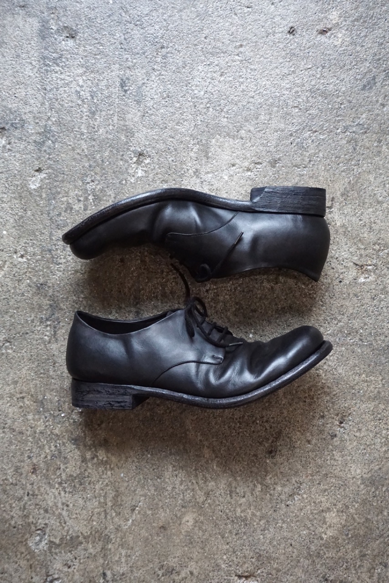 Lace Up Derby Shoes / Smooth Nubuck Leather. Black. SUGINARI