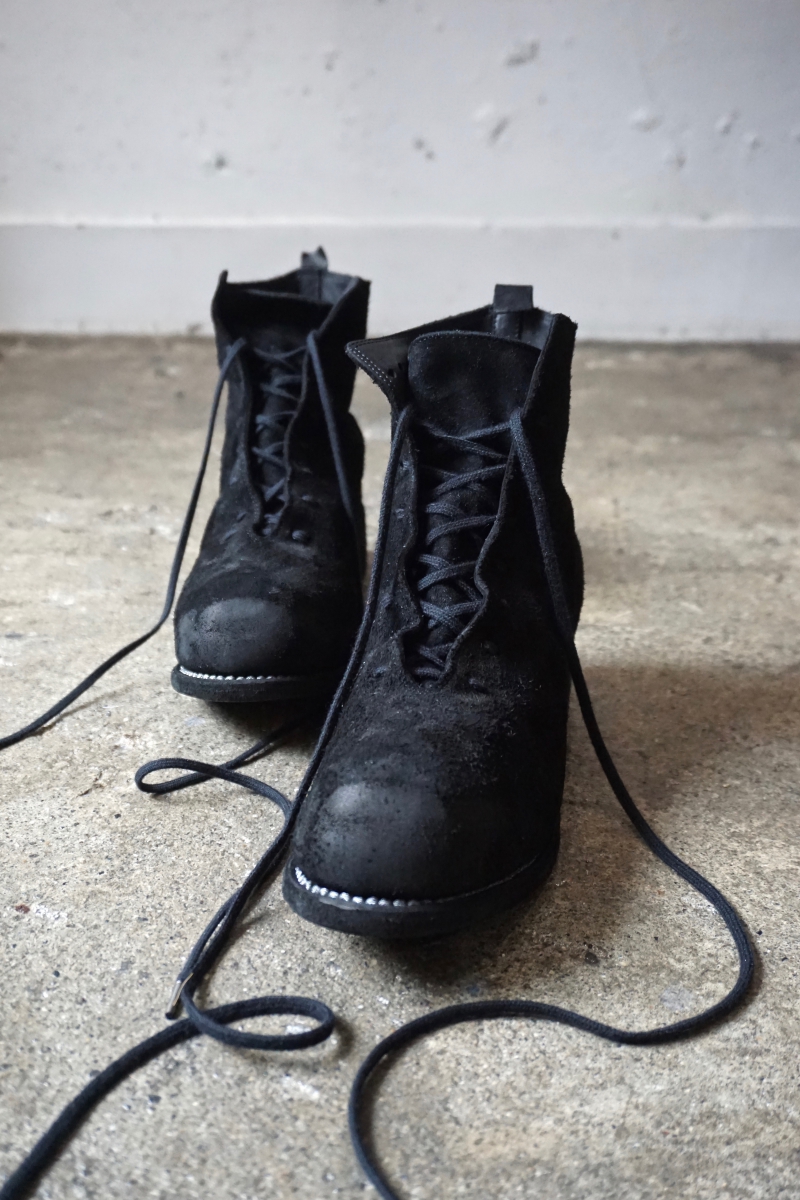 No PL11L. Laced Up Boots Horse Reverse. BLKT(Black). GUIDI