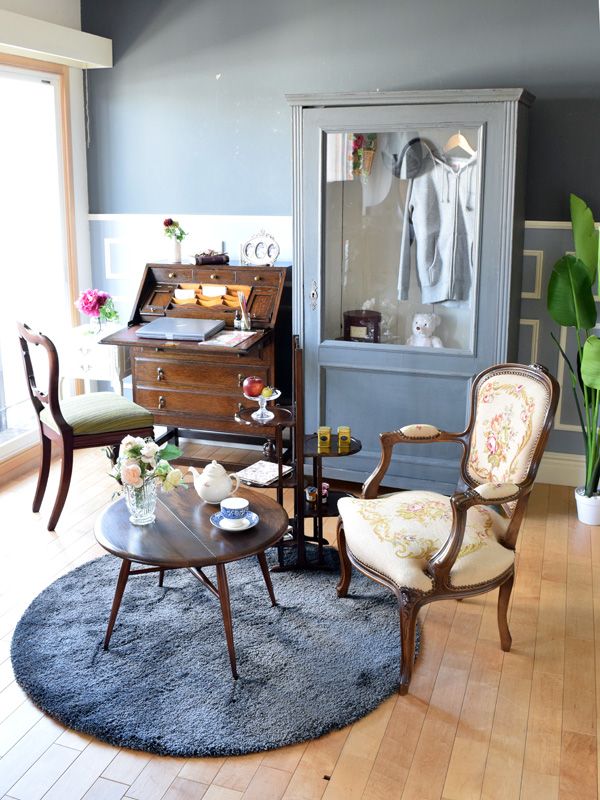 英国から届いたバルーンバックチェア、マホガニー材のアンティーク椅子