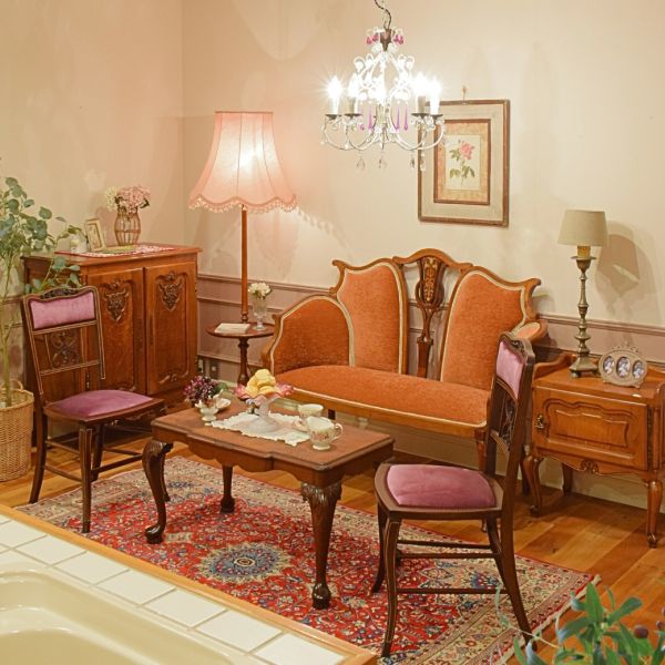 オパールセントガラスの美しいアンティーク、クランベリー色の