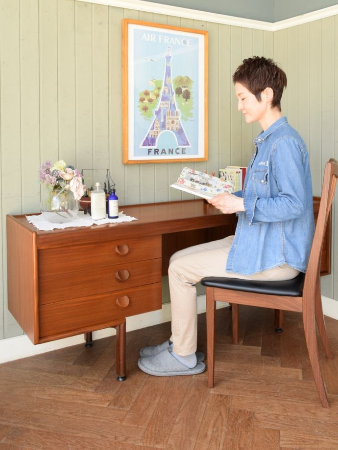 北欧スタイルのおしゃれな書斎机、White＆Newtonのビンテージデスク(m