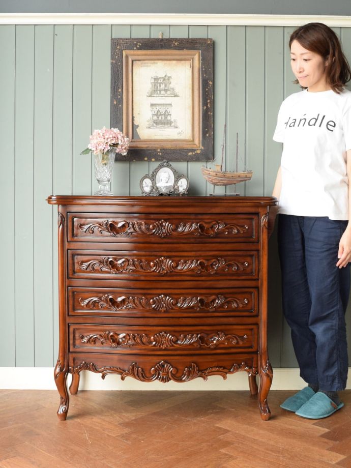 フレンチスタイルのおしゃれなチェスト、アンティーク調の4段引き出し