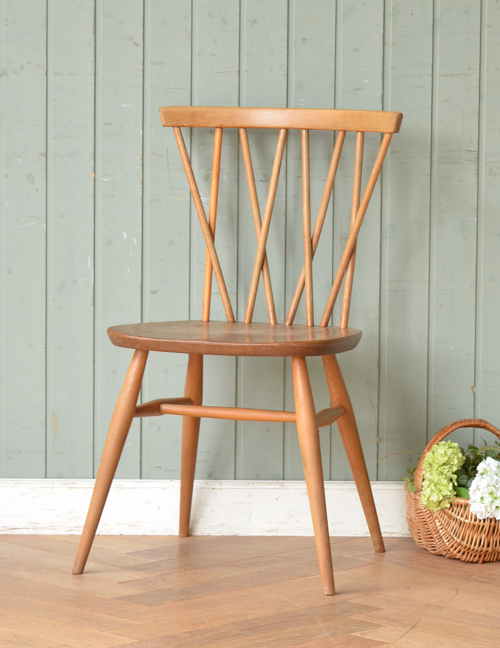 アーコールのエックスバックチェア（カスタード色・ハの字H脚・丸型座