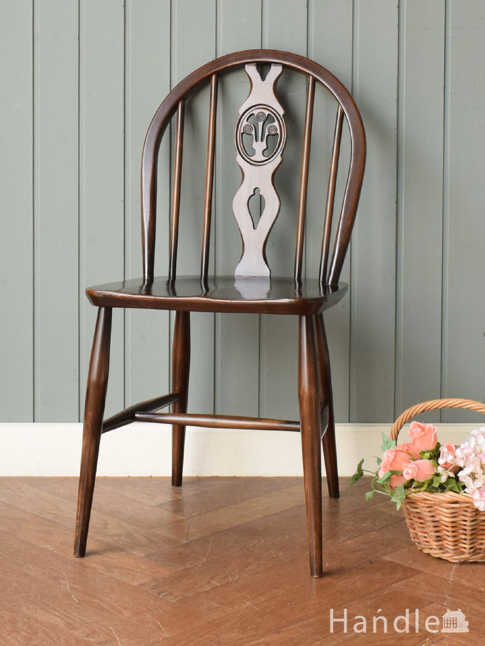 絵になるアンティークのダイニングチェア、彫が美しいサイドチェア(q