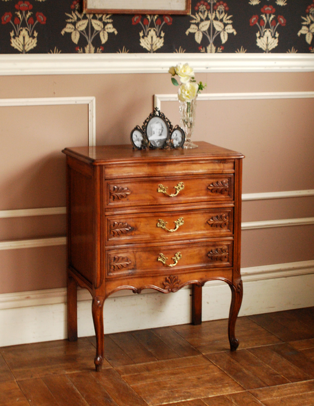 アンティークの素敵なフレンチインテリア、小さな3段チェスト(j-1233