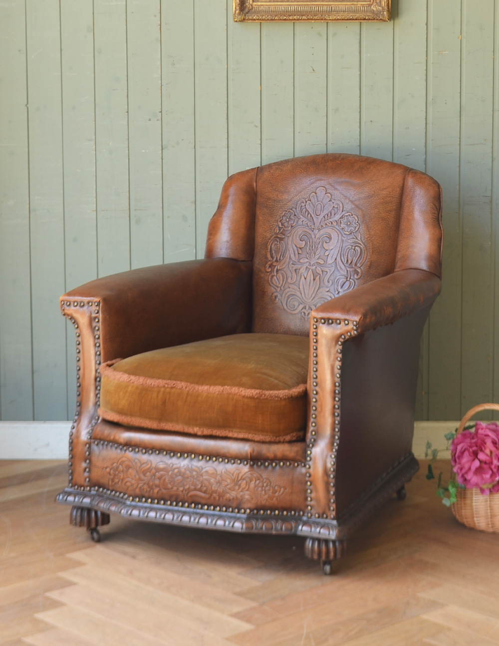 高級感ある革張りのアンティークソファ（1人掛け）(k-1002-c