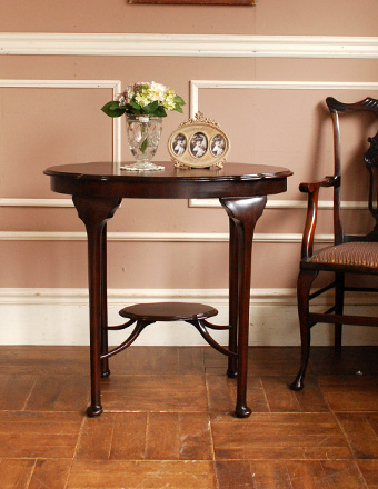 シックなアンティーク家具、マホガニー材のオケージョナルテーブル(k