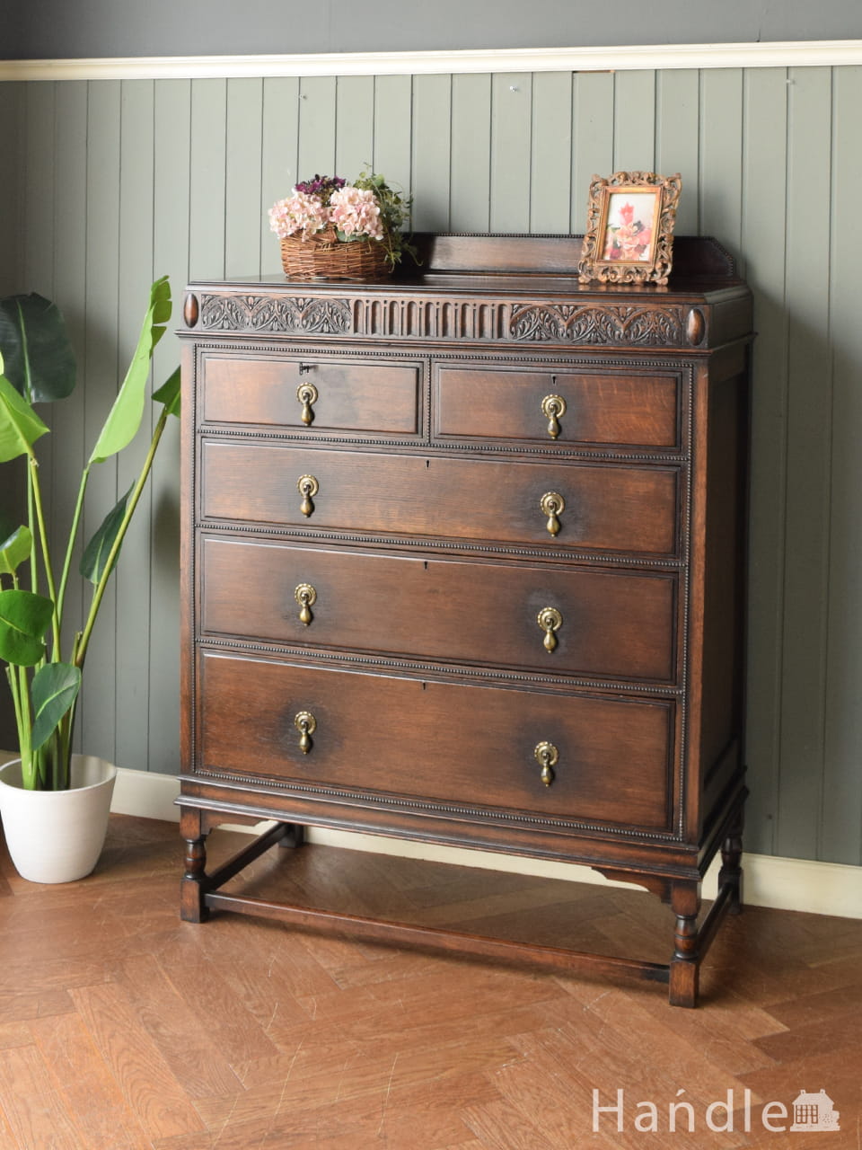 英国のアンティーク家具、ウォールナット材の上品な5段チェスト(j