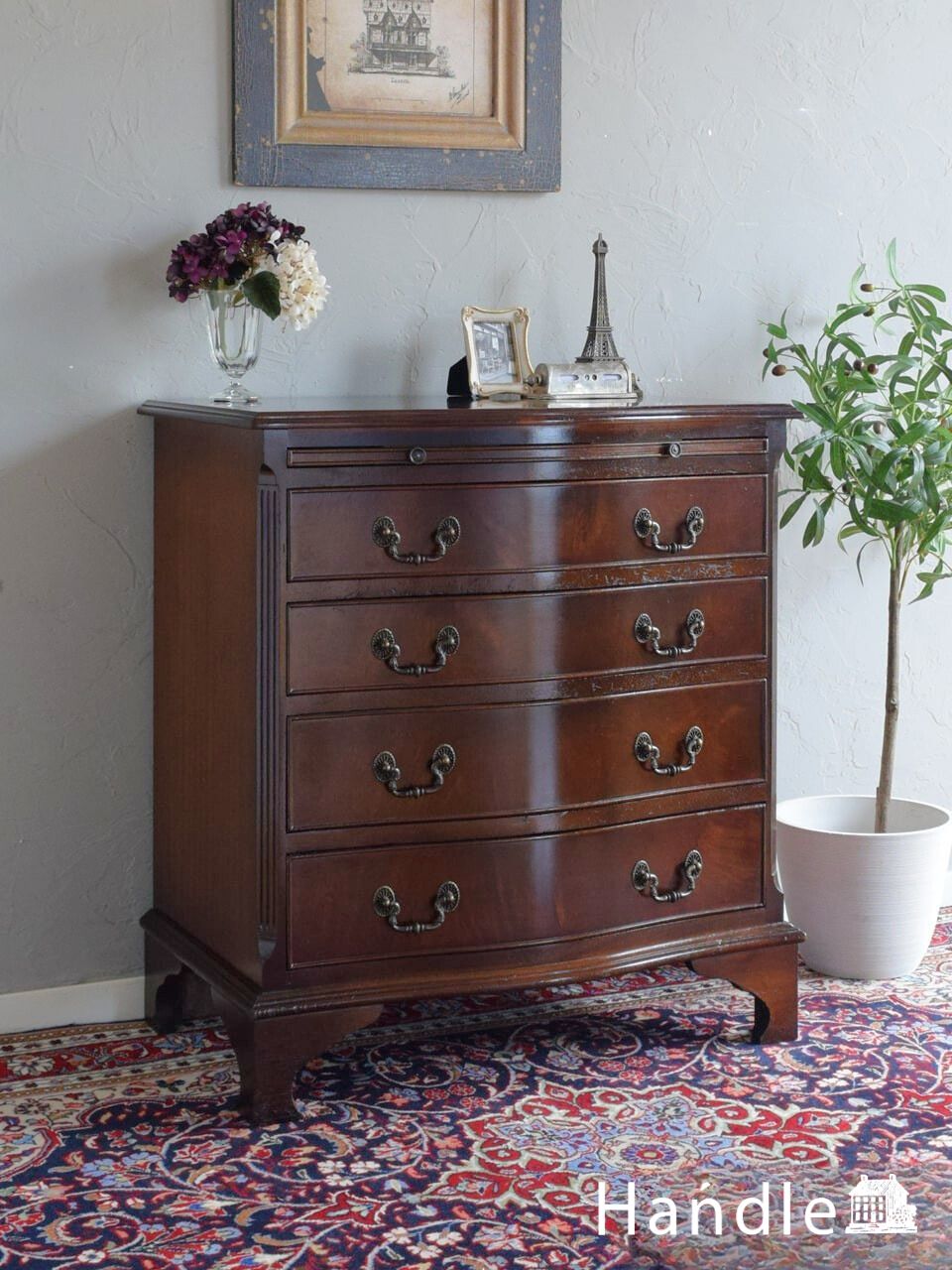 フランスのアンティークチェスト、たっぷり収納できる優雅な猫脚の