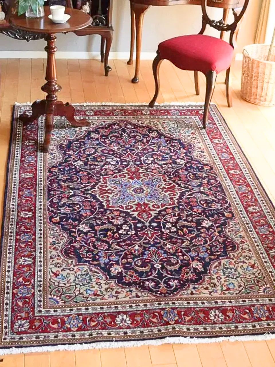 ビンテージのサルーク（Saroogh）の鉄の絨毯、とっても美しいペルシャ