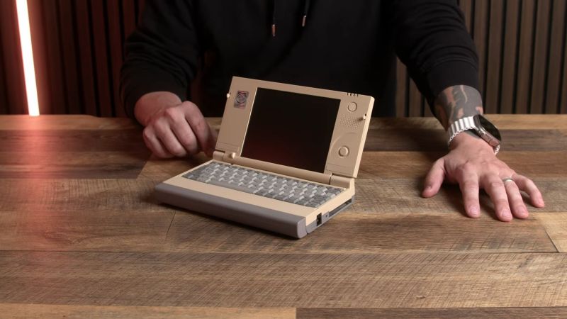 Tiny Laptop Gets A New Case And An Unlocking | Hackaday