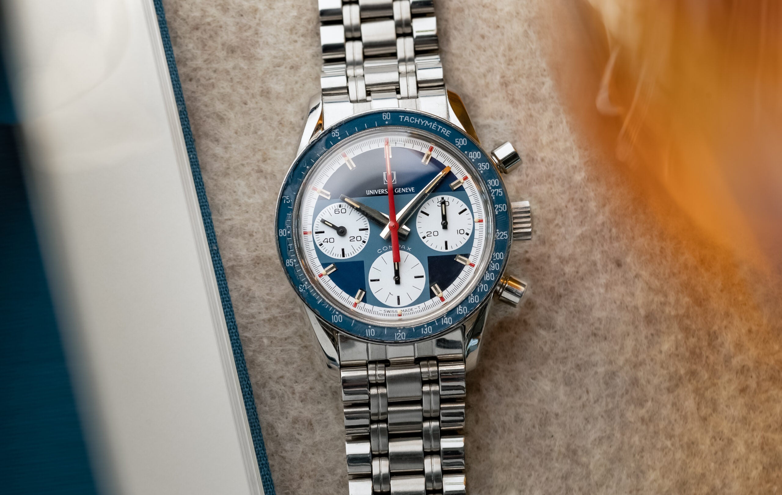 885108 'Exotic Nina' Universal Genève Compax – Hairspring