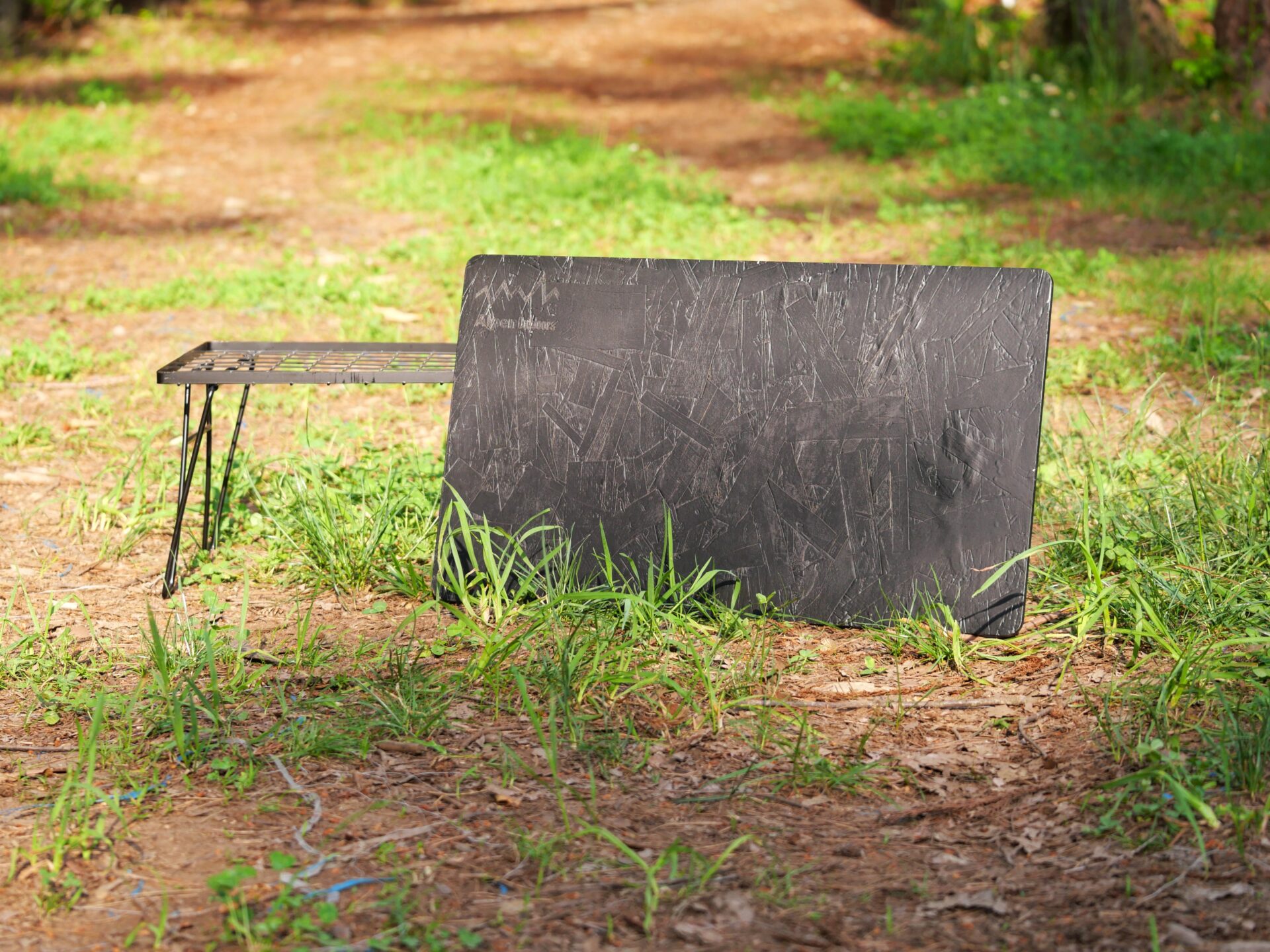 Alpen Outdoorsの新作天板は、質感に惚れる“黒”！他社製フィールド